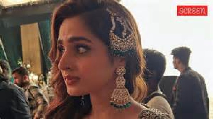 Ayesha Khan's Age: Unraveling The Truth