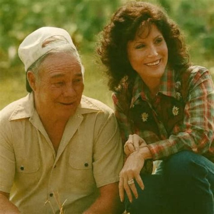 Unraveling The Marital Journey Of Loretta Lynn